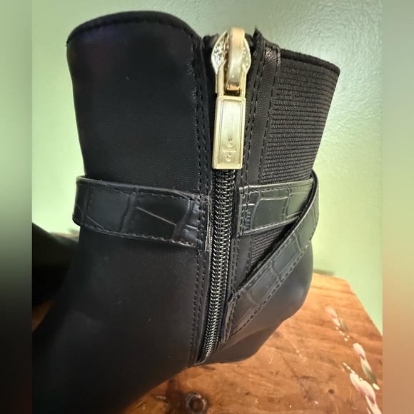 New Kenneth Cole Emmie Wedge Black Leather Booties Women's Sz 7 Med. Width - Picture 11 of 12